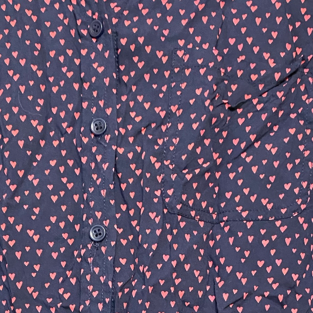 Beachlunchlounge Navy button down w/ hearts, large - Picture 5 of 7